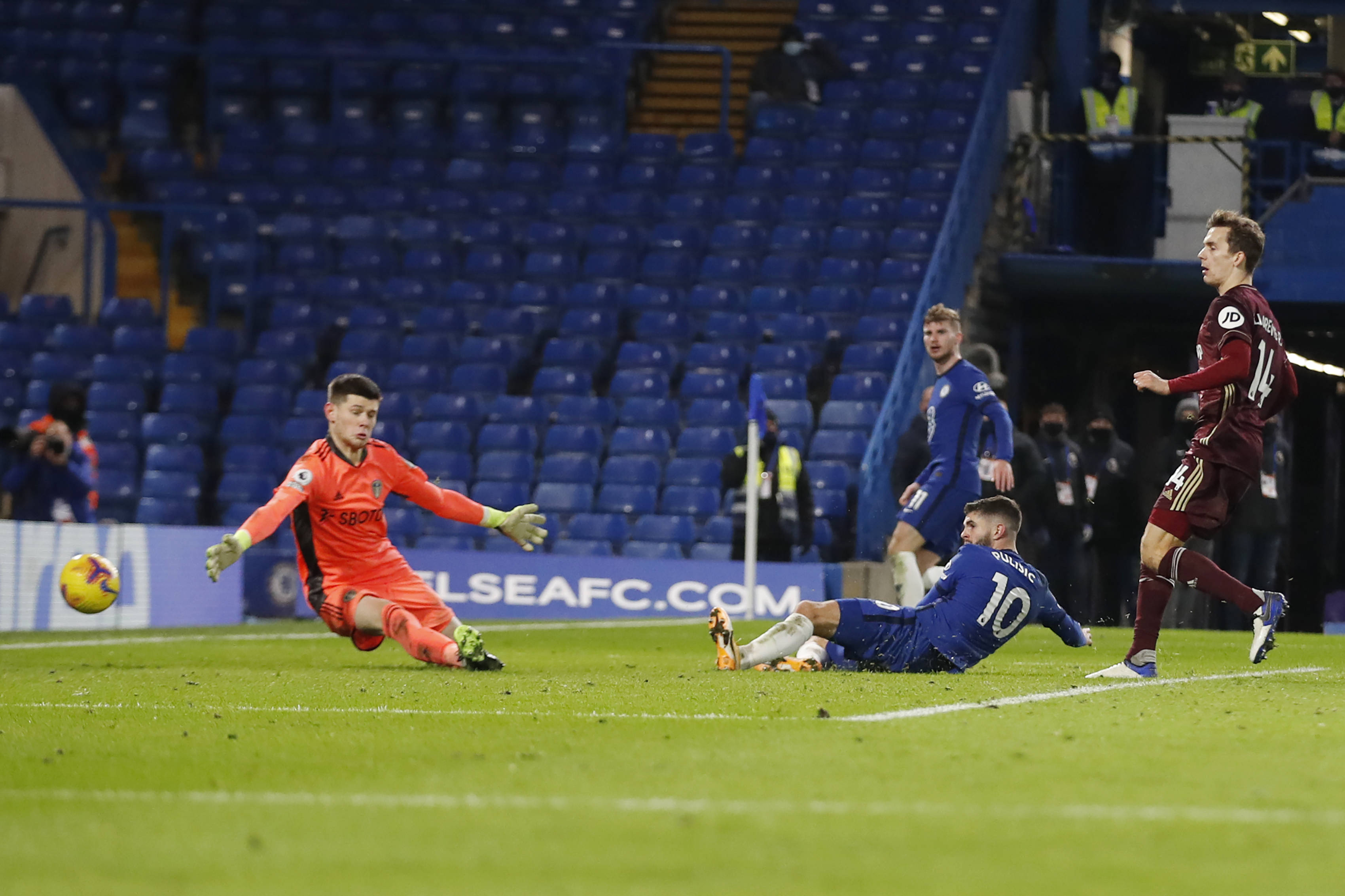 束後便因傷 束後便因傷